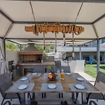 3as 3bd Villa, Heated Pool, Sauna & Gym فيلة ريثيمنو