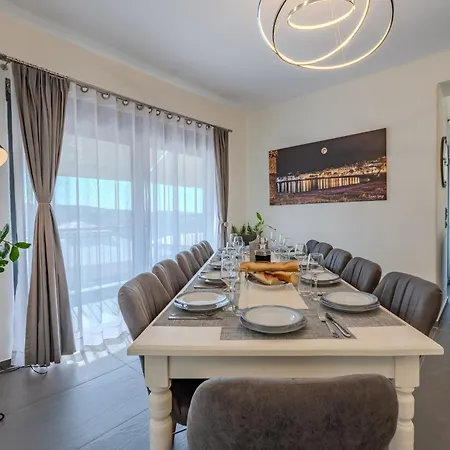 Villa 3as 3bd Villa, Heated Pool, Sauna & Gym