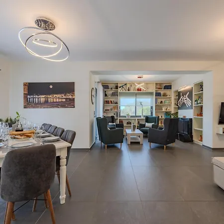 3as 3 Bedroom וילה *