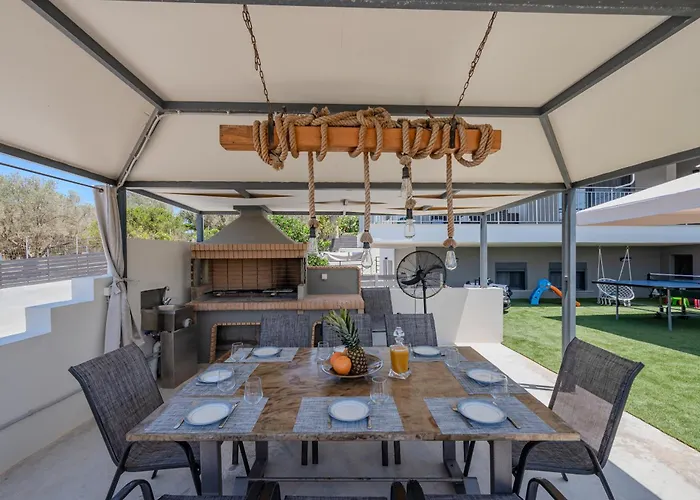 3As 3Bd Villa, Heated Pool, Sauna & Gym Villa Rétino